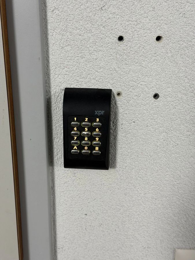 Entrez le code d'accès — le même que les autres codes du campus.